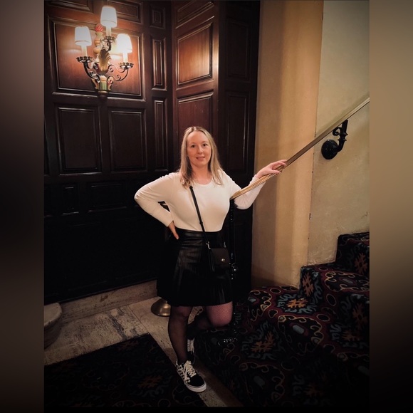 Meet your Posher, Barbara - Picture 3 of 3